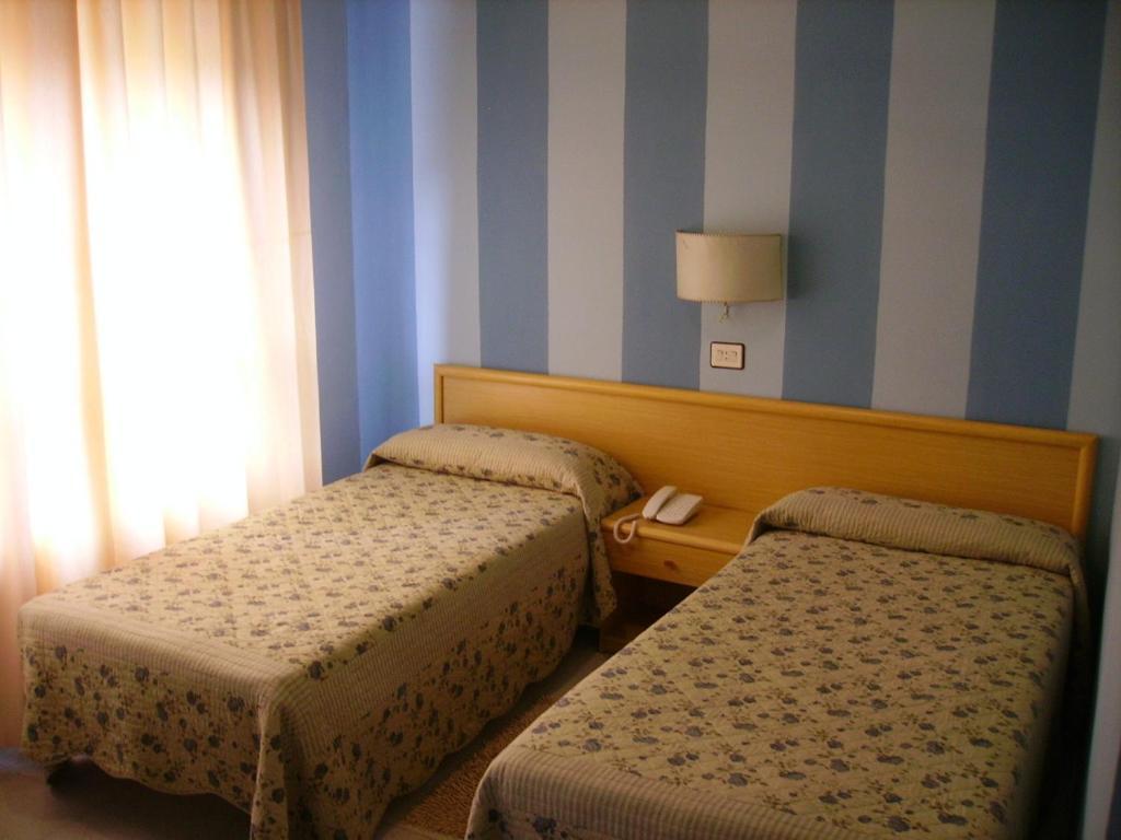 Hotel Valle Del Jerte Los Arenales Chambre photo