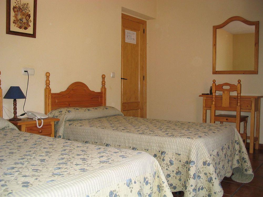 Hotel Valle Del Jerte Los Arenales Extérieur photo